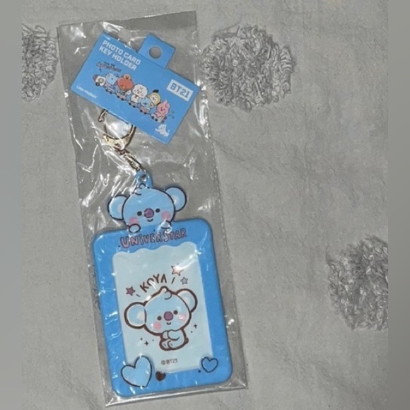 BT21 Koya Photocard Holder Keychain - Picture 1 of 1